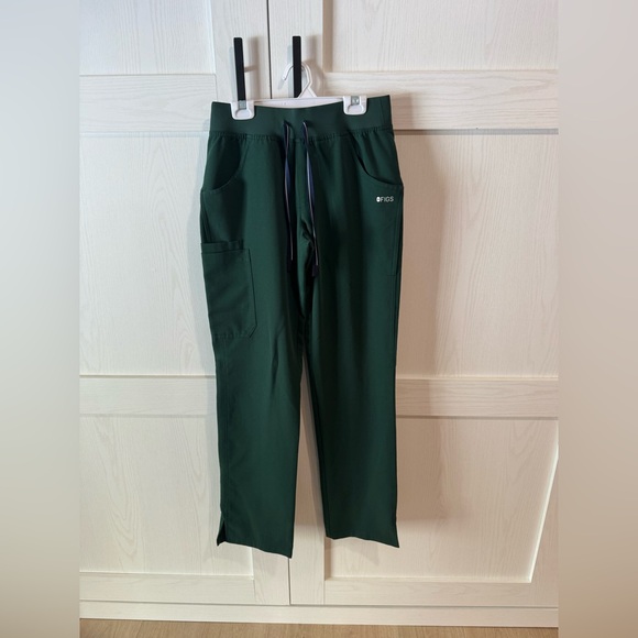Figs Women’s Technical Collection - British Racing Green Scrub Set - XS/T & XXS - Picture 3 of 13